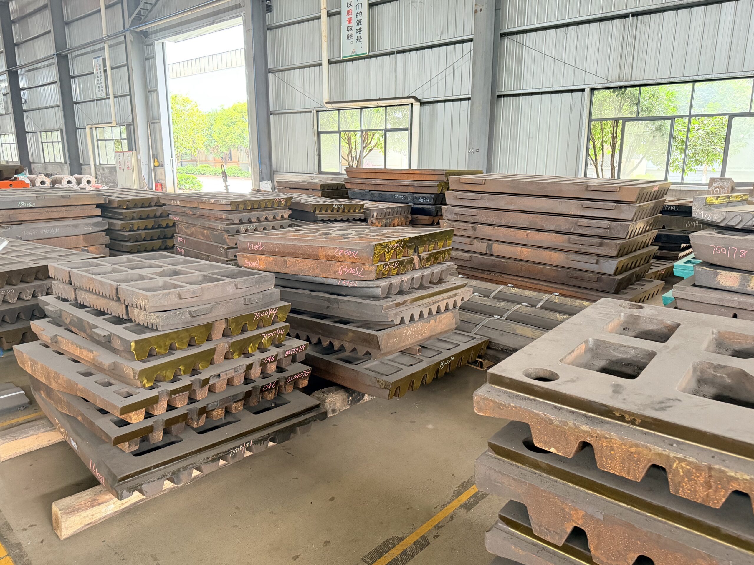 Hammer Head Life Increased in Limestone Crushing