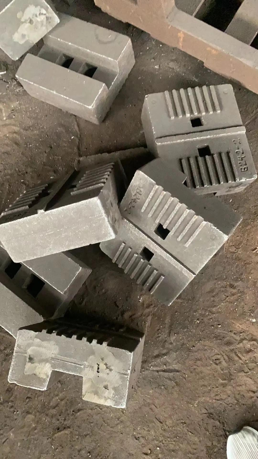 Shredder Anvils and Side Liners - Image 2